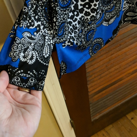 Rich blue top with a unique lace and animal print - Picture 4 of 5